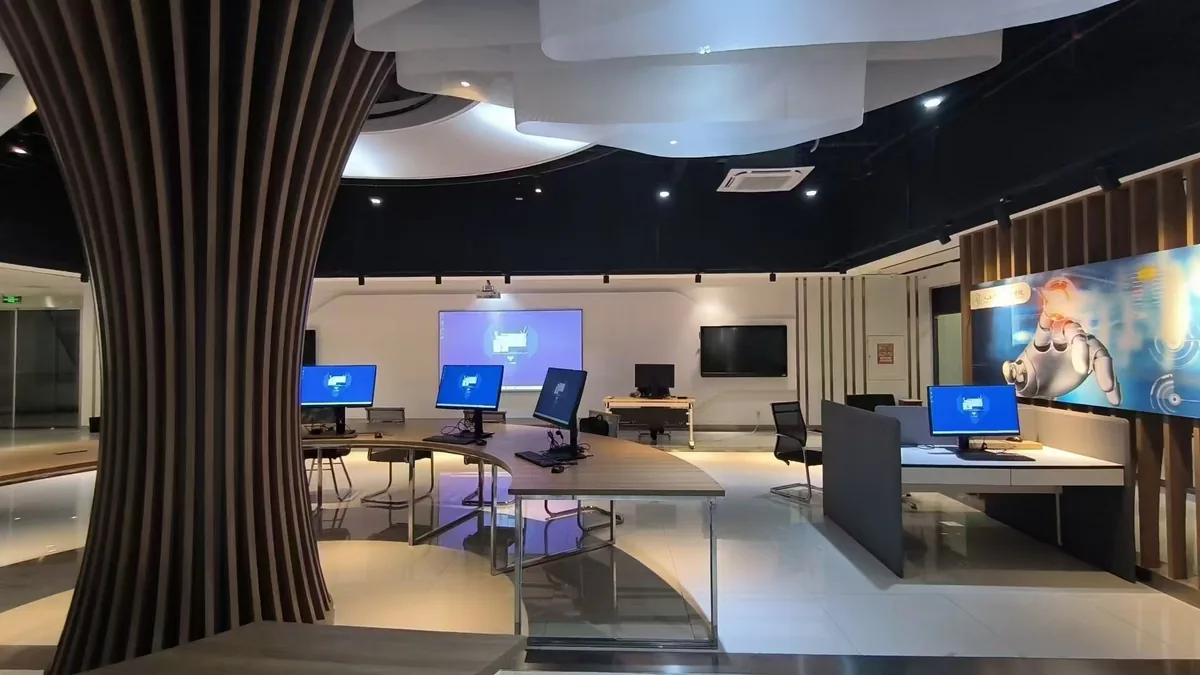 昆明理工大学AI产业学院 现场图 4