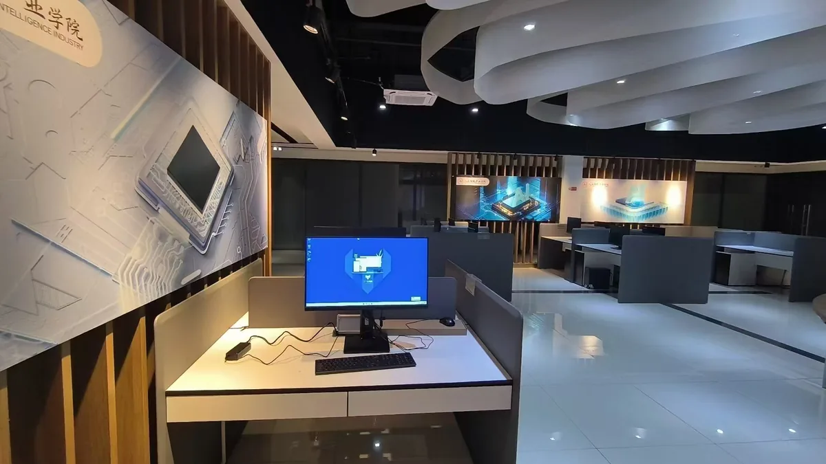 昆明理工大学AI产业学院 现场图 5