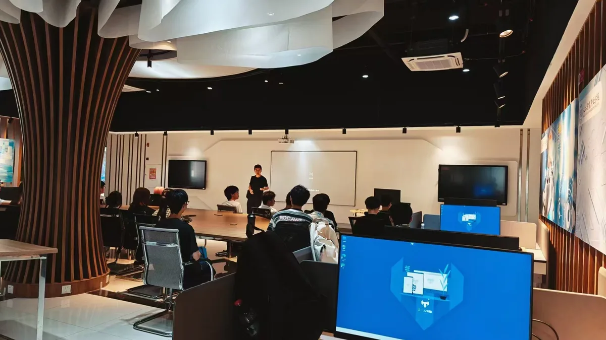 昆明理工大学AI产业学院 现场图 8