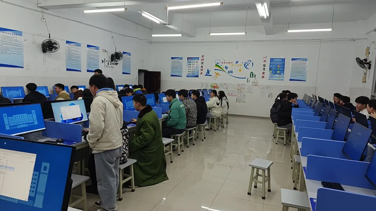 威信县职业高级中学 现场图 1