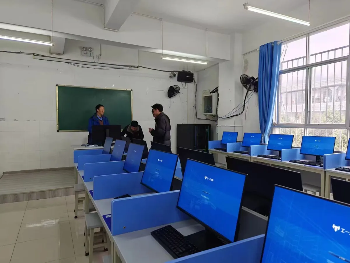 威信县职业高级中学 现场图 2